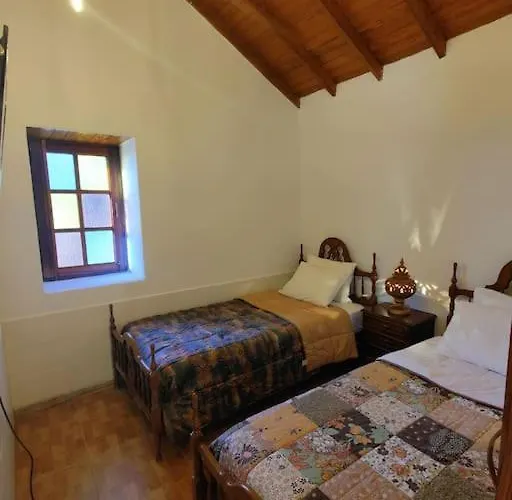 Ancestros シャレー クルス・デ・テヘーダ